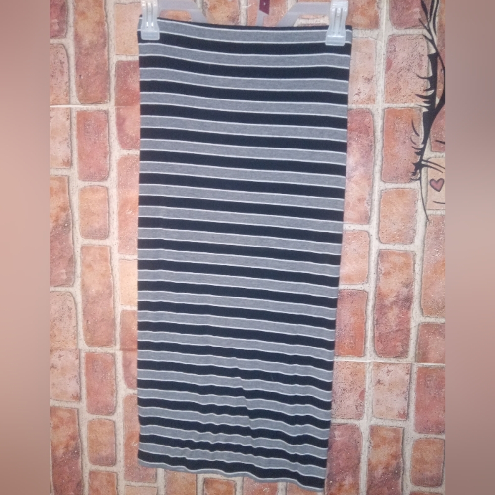 Pre-Owned Rue21 striped Pencil Skirt* Wear pics for reference *